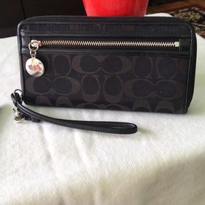 ♥️Coach Wristlet/Wallet♥️
